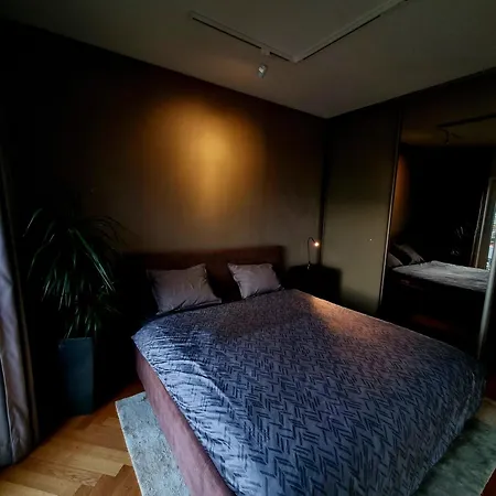 View Free Parking Apartment *